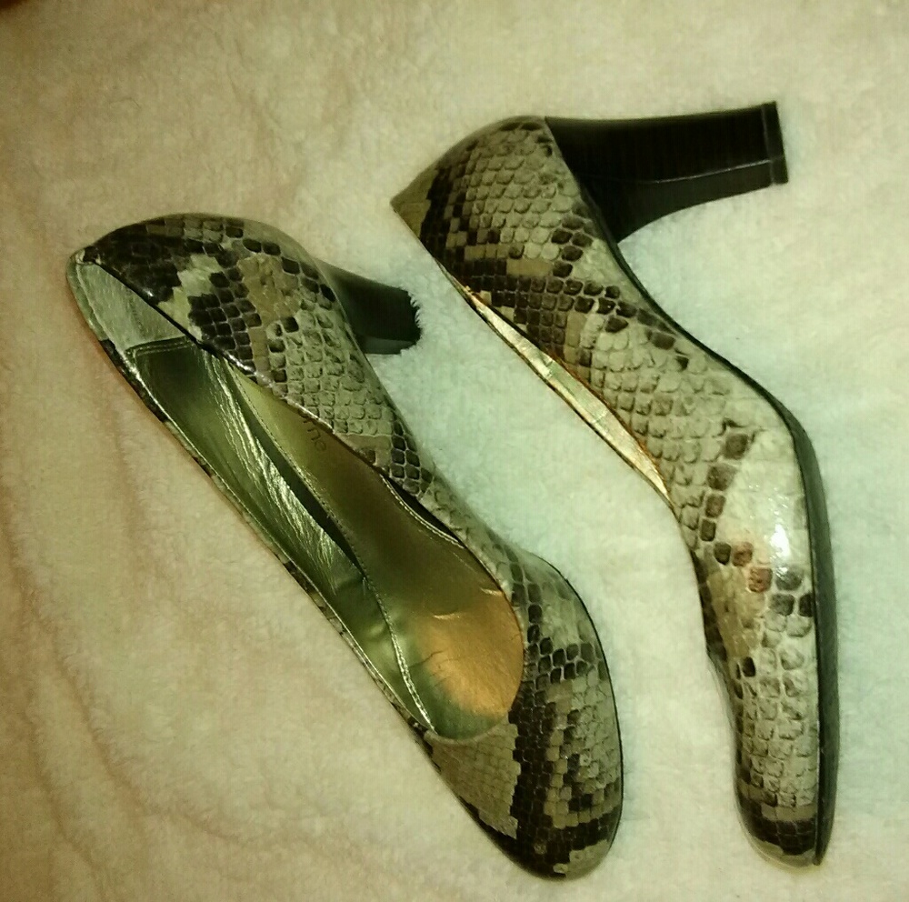 Shoes - Picture 2 of 4